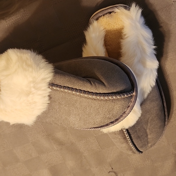 Fuzzy, Warm slippers - Picture 3 of 4